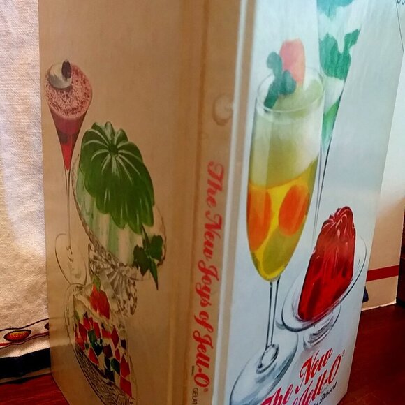 The New Joys Of Jell-O Recipe Book - Picture 4 of 13